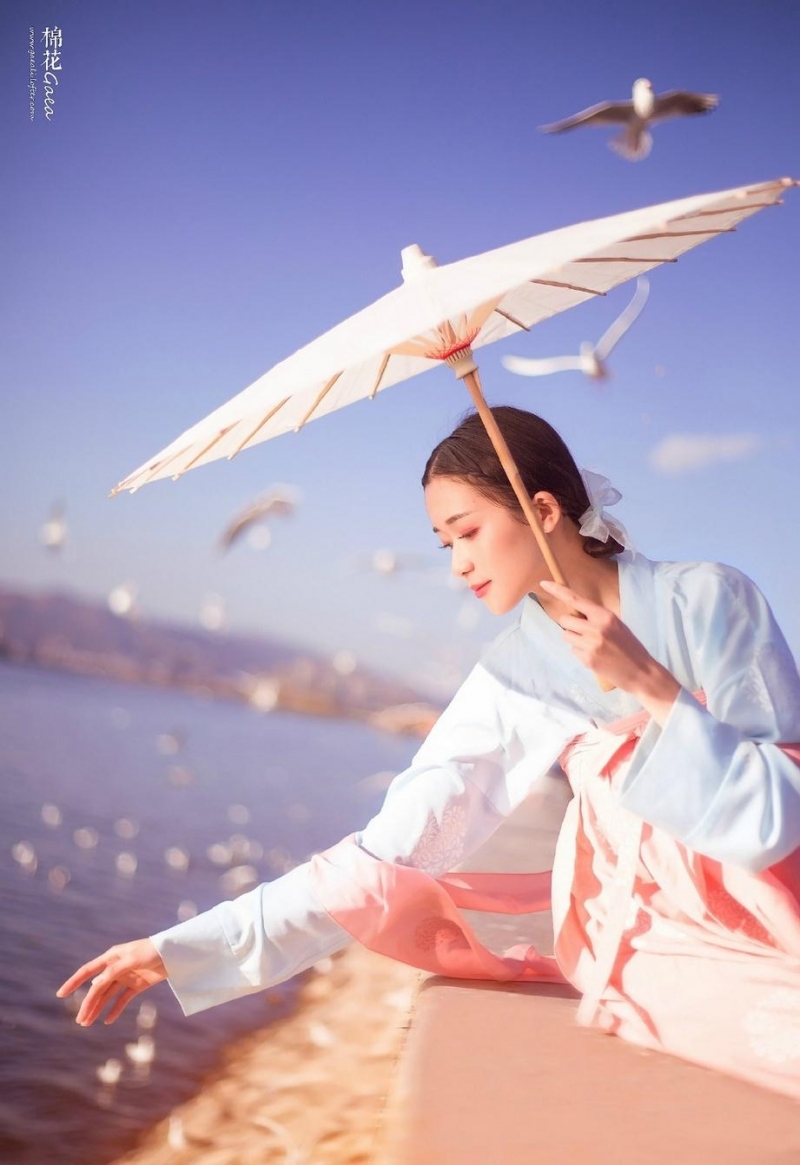 汉服少女肤白貌美唯美逆光摄影