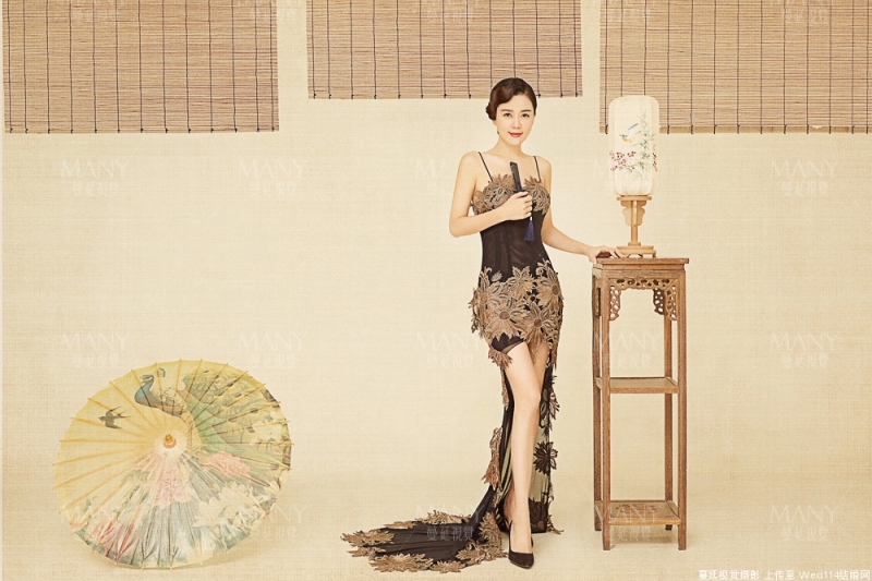 性感熟女前凸后翘风韵犹存写真