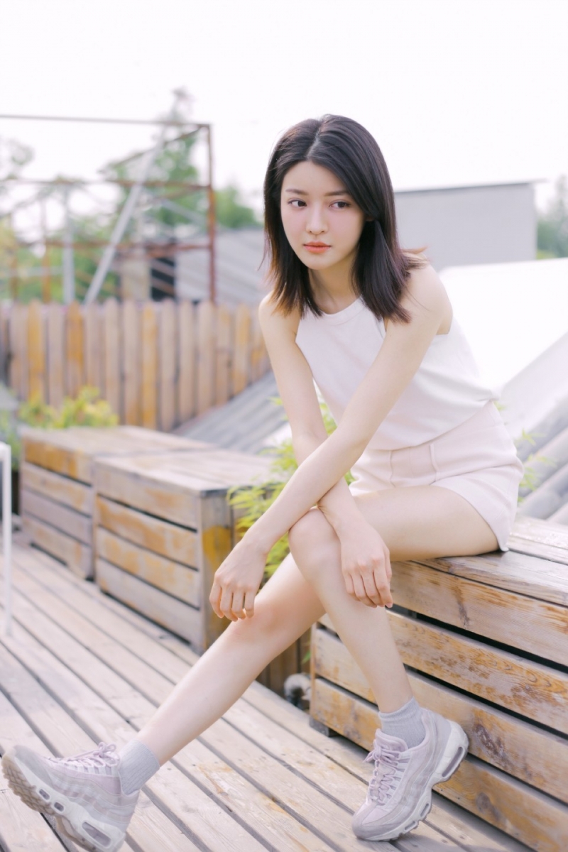 气质美女漂亮脸蛋苗条身材图片