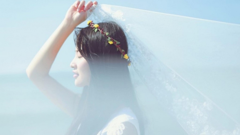 海边美女长发飘飘唯美动人写真