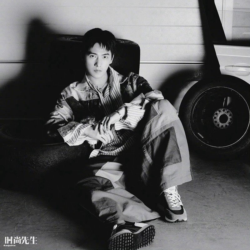 杨洋时尚先生十一月刊封面硬朗式帅气写真