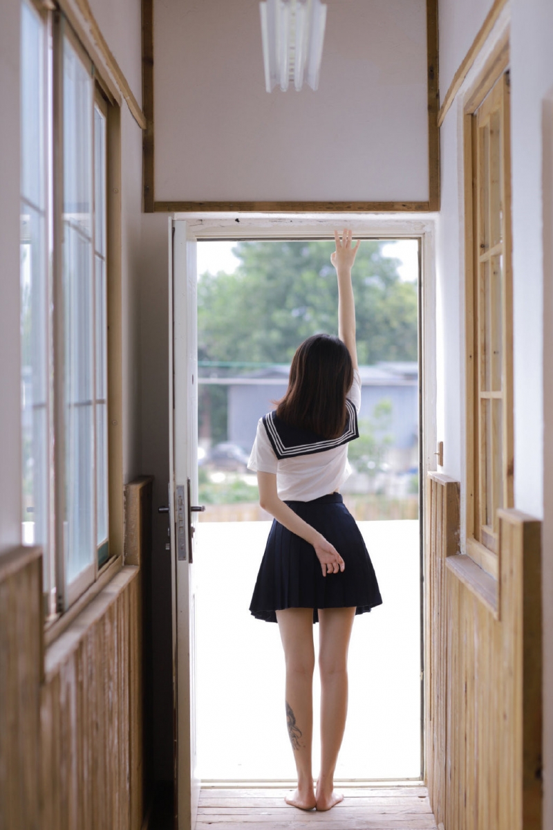 jk制服美女学生妹教室写真图集