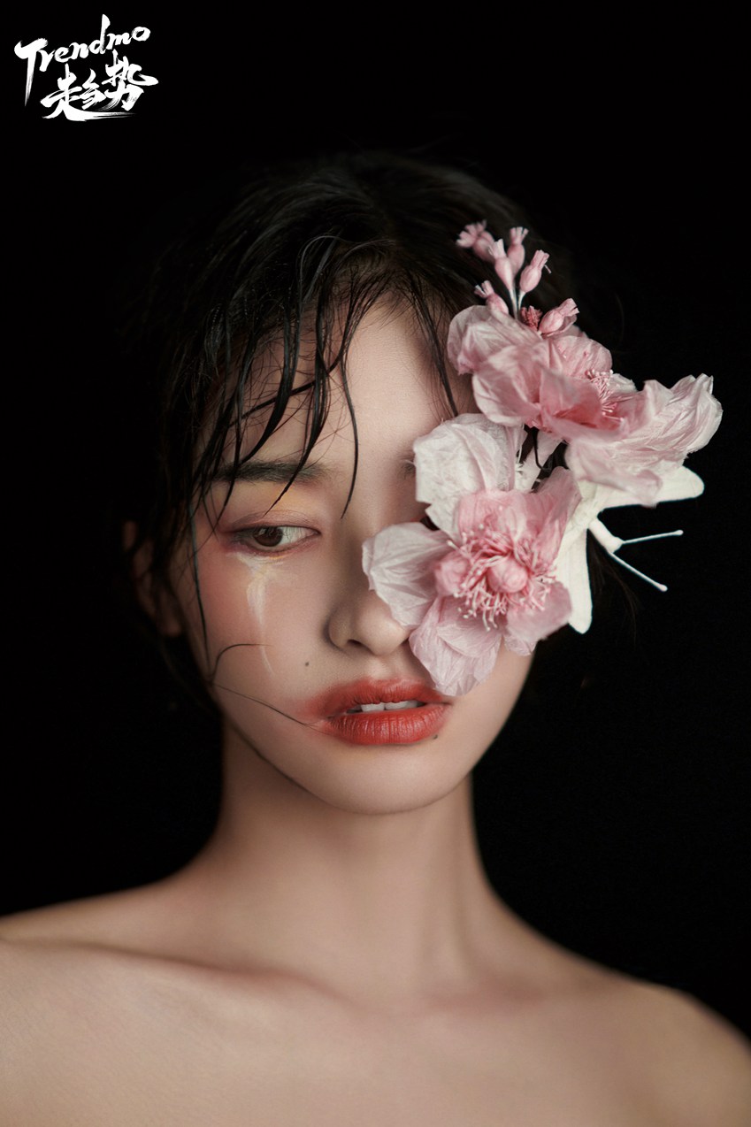 沈月泪痕妆《trendmo》写真易碎感氛围拉满 &#8203;