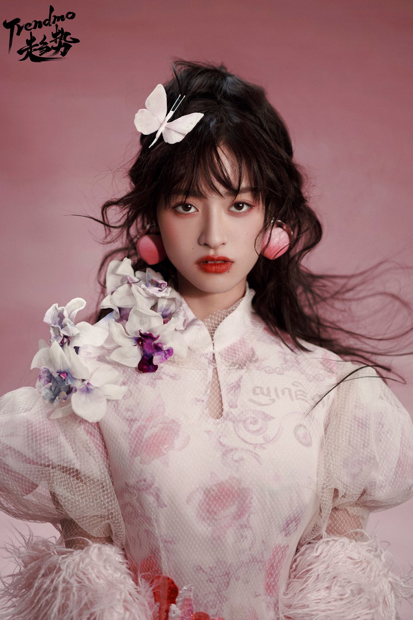 沈月泪痕妆《trendmo》写真易碎感氛围拉满 &#8203;