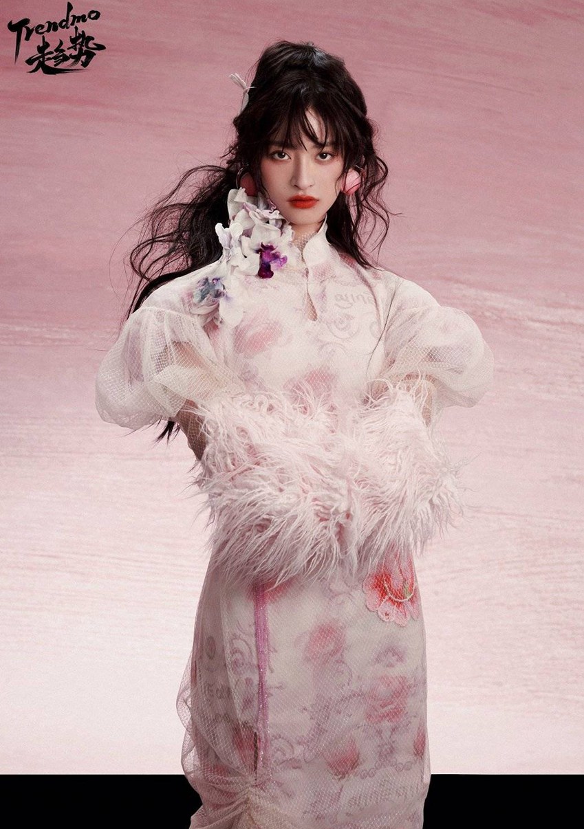 沈月泪痕妆《trendmo》写真易碎感氛围拉满 &#8203;