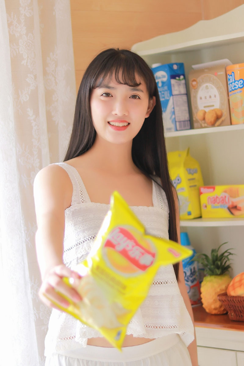 黑长直发美女萝莉白丝美腿图片