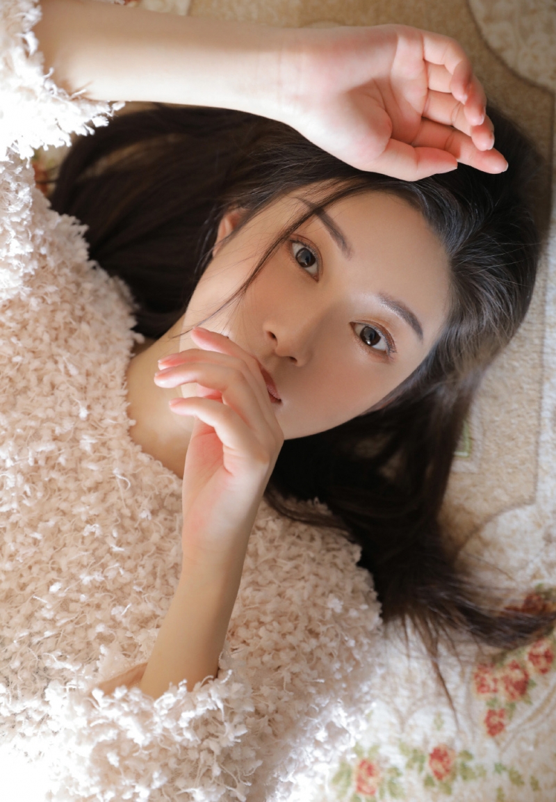 大长腿小姐姐黑长直发私房写真