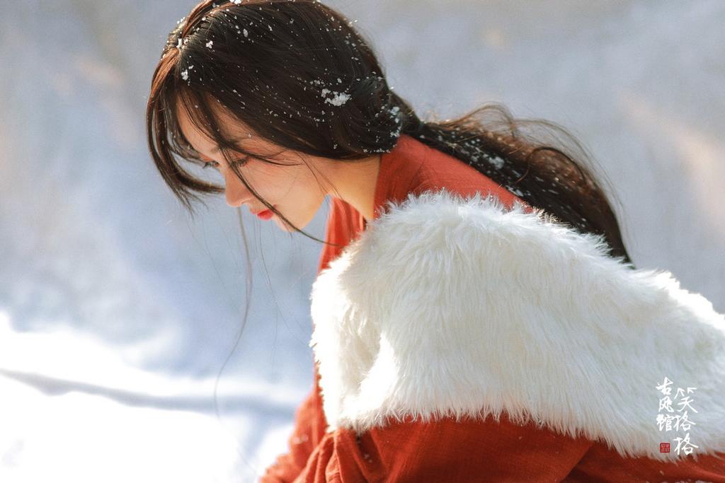 雪景中的汉服美女红妆素裹图片