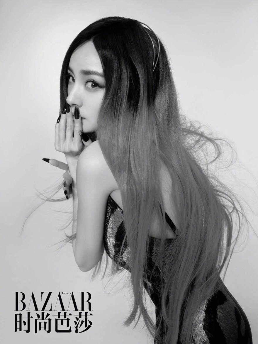 杨幂时尚芭莎开年大片呈现多姿多彩“虎女”形象
