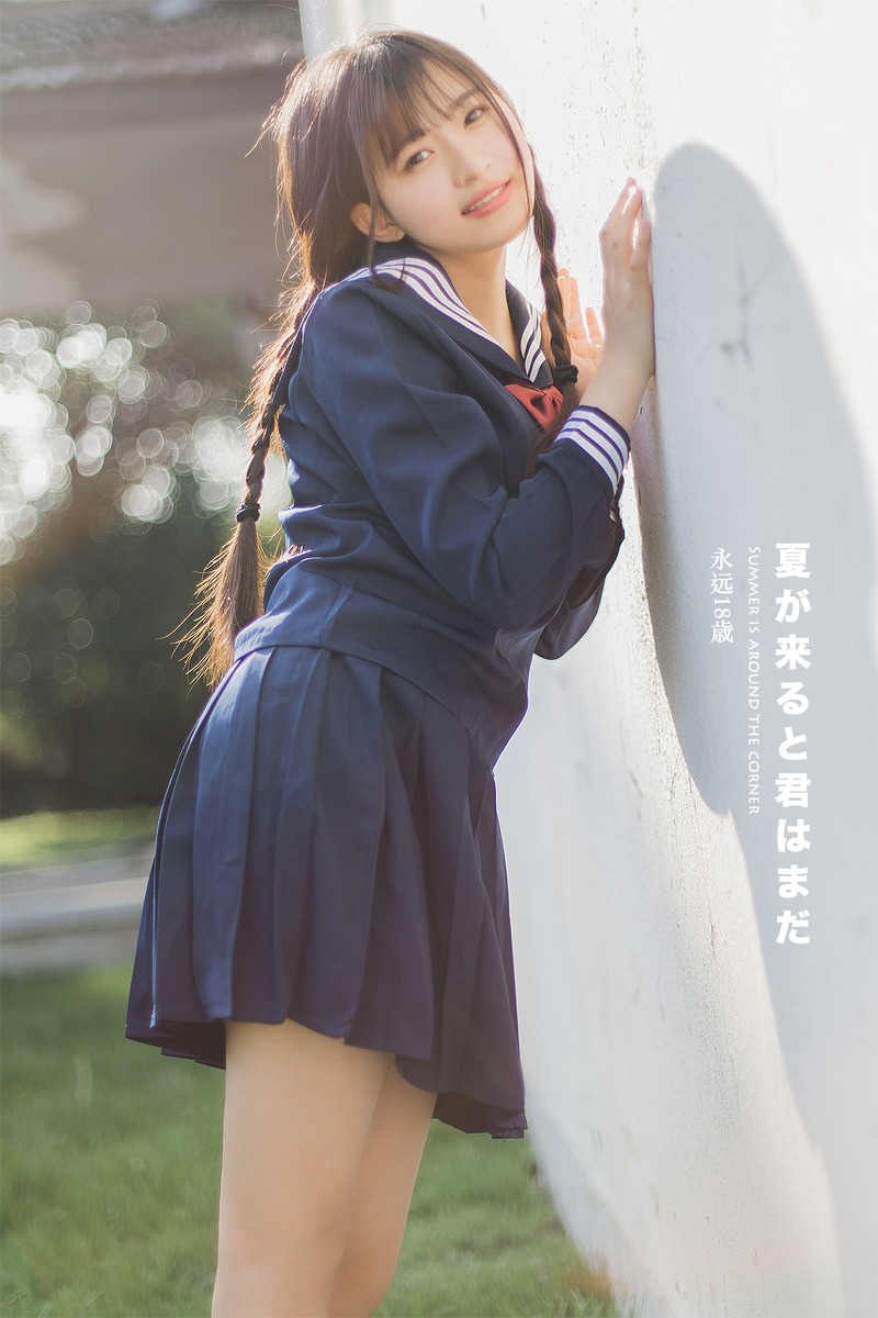 日本美女学生白长袜学生制服教室写真