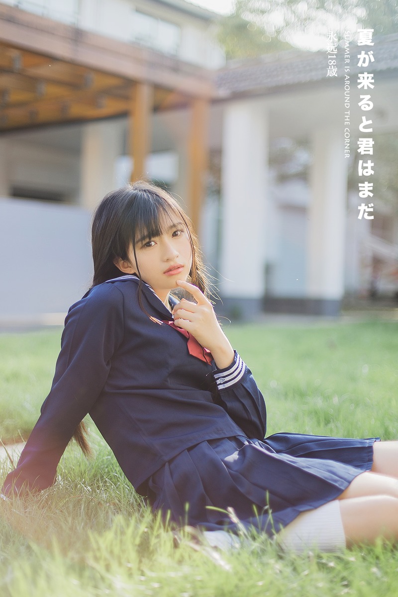 日本美女学生白长袜学生制服教室写真