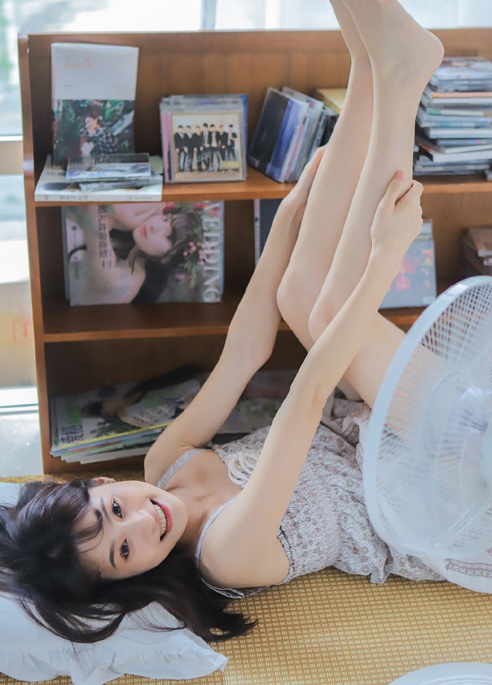 夏日甜美女孩可爱小女生白皙吊带短裙养眼写真图片