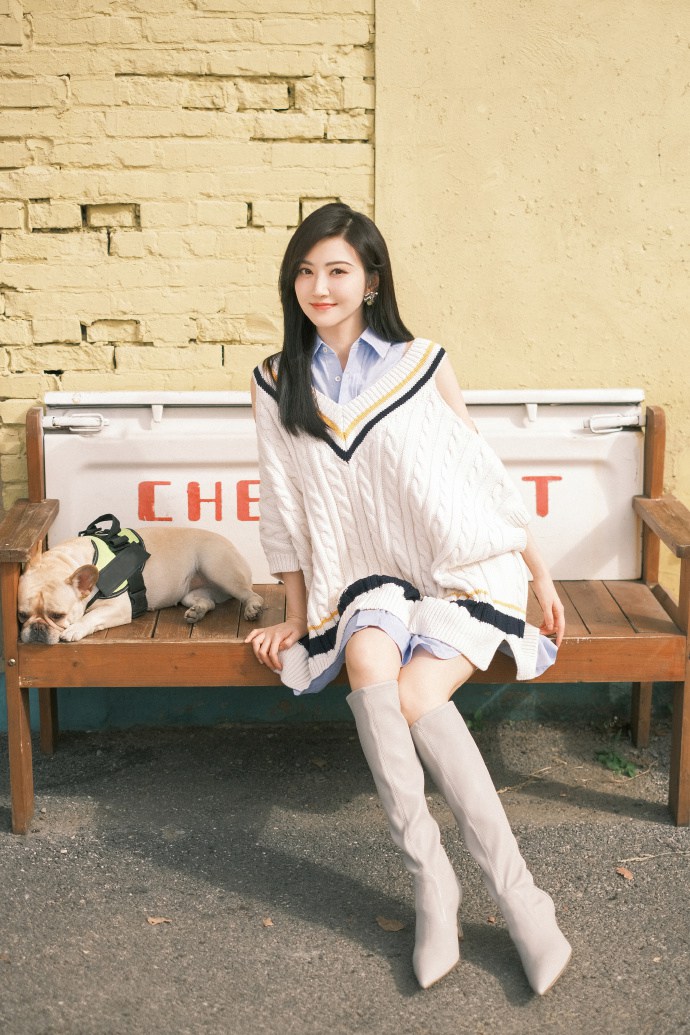景甜学院风造型少女感十足写真