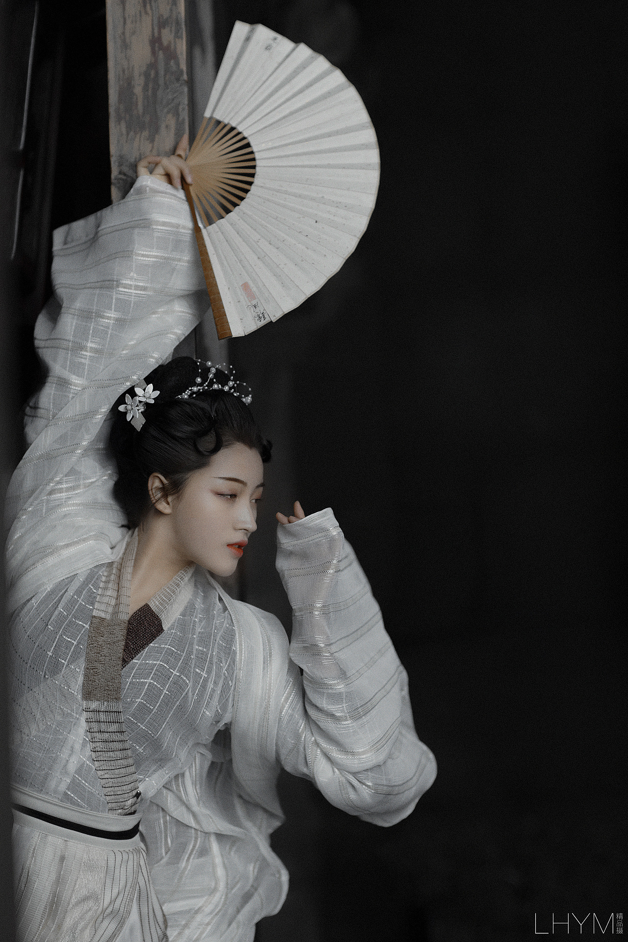 姿态优雅的古风美人养眼古装摄影