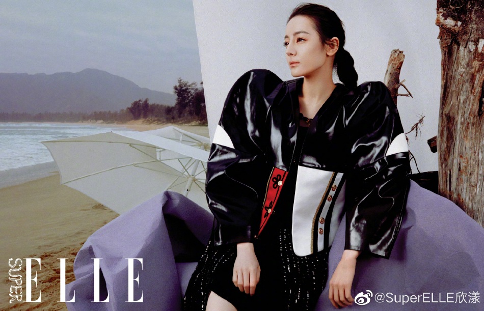 迪丽热巴又美又飒可盐可甜写真