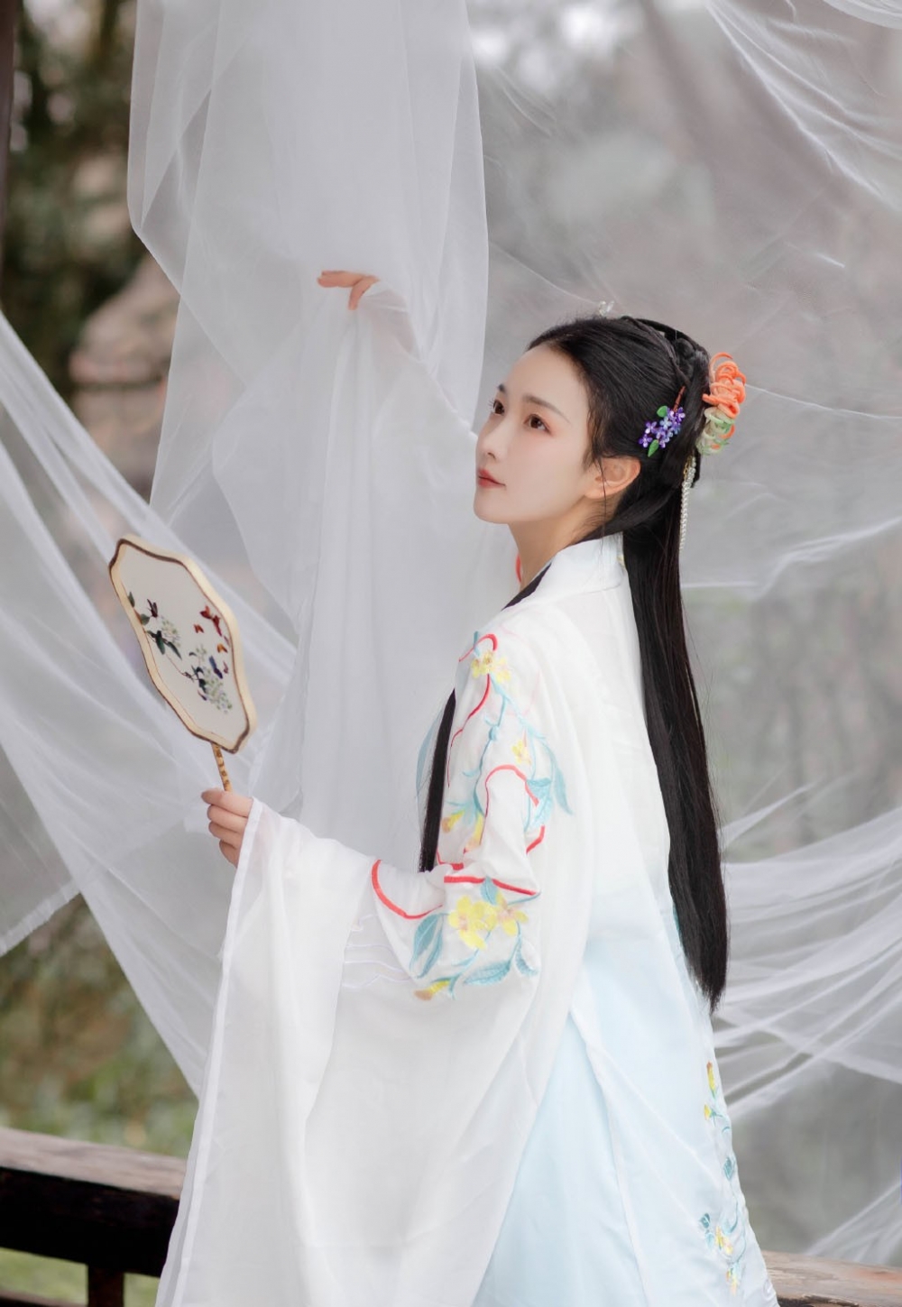 气质温婉优雅的漂亮小姐姐轻薄白纱仙气十足古装摄影
