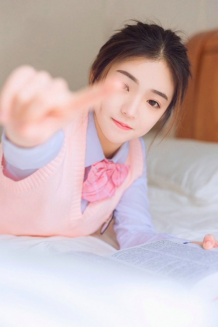 天生浪荡的豪放美女陆萱萱芬芳诱人粉嫩图集