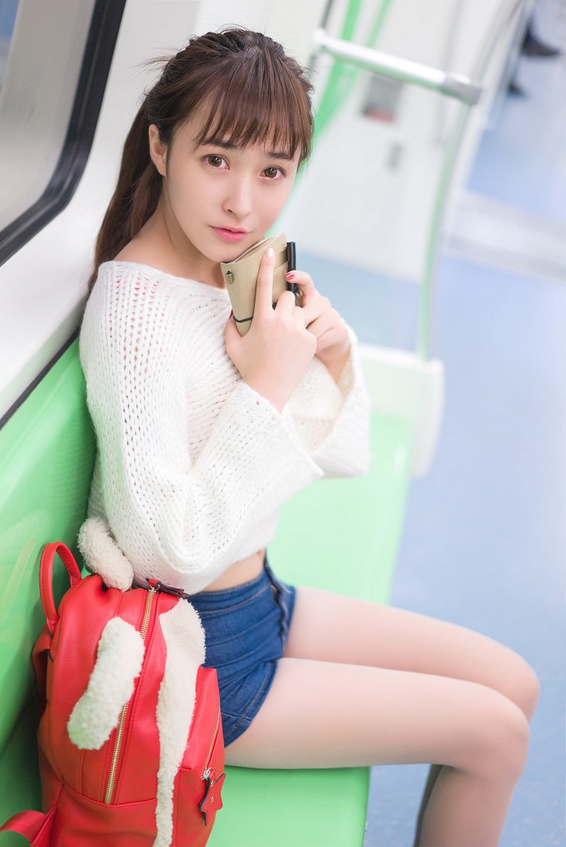 天生浪荡的豪放美女陆萱萱芬芳诱人粉嫩图集