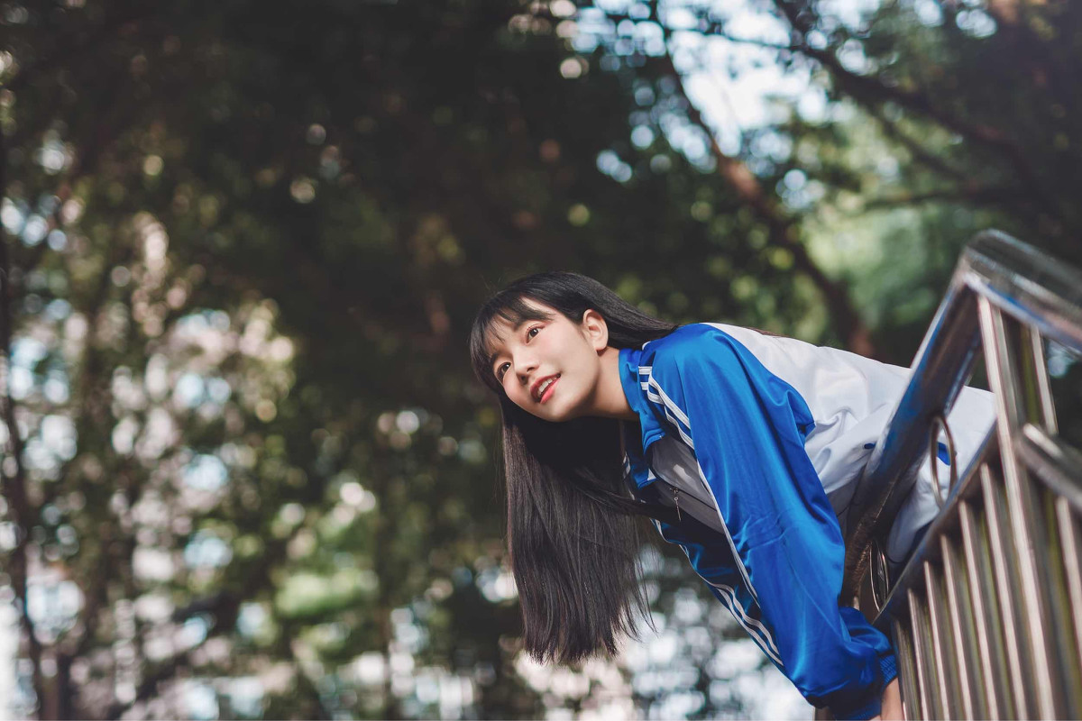 穿校服的校园刘海美女学生