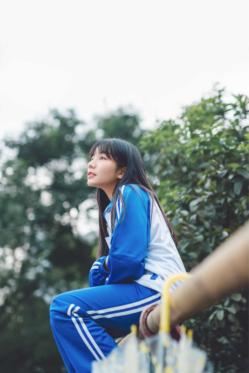 穿校服的校园刘海美女学生