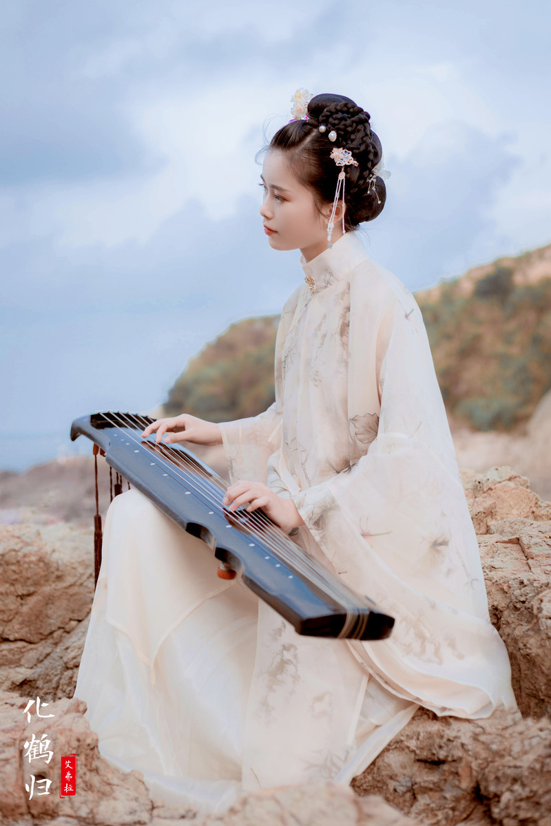 气质典雅的古装美女五官精致唯美古风图片