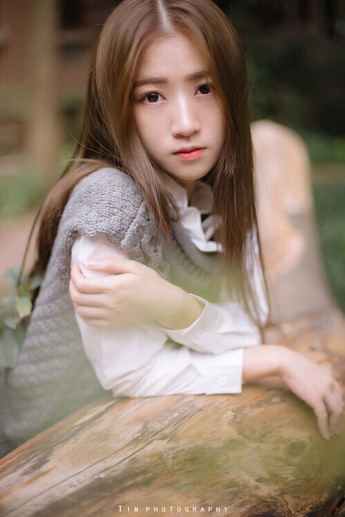 邻家清纯美女丛林唯美写真