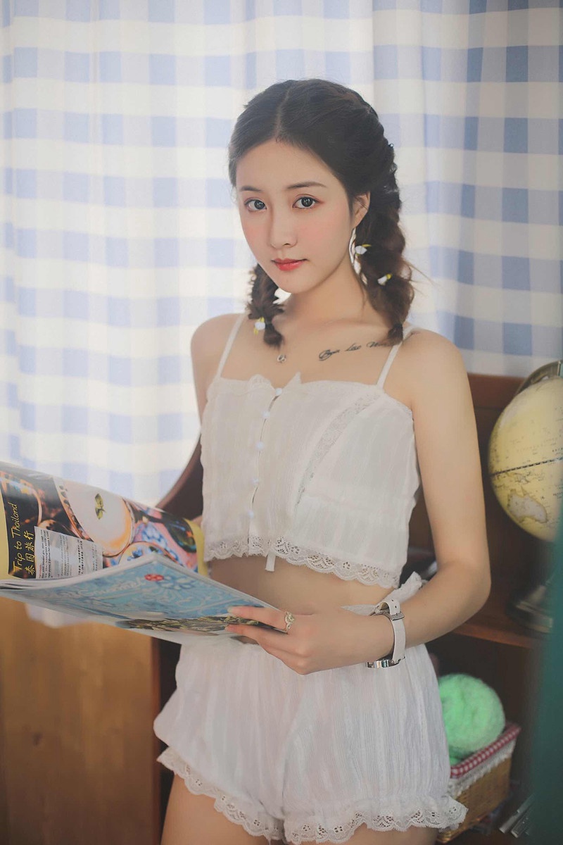 浴缸美女情趣内衣美腿翘臀写真