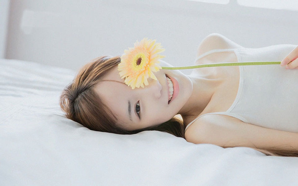 亚洲极品细腿美女丁字裤连体衣大波迷人私房照