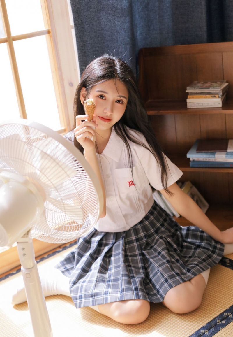 美女校花娇软可爱写真摄影