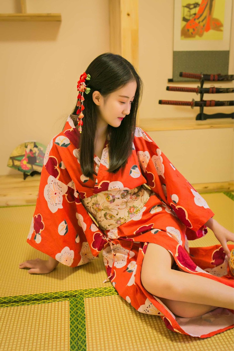 漂亮的日本和服小美女