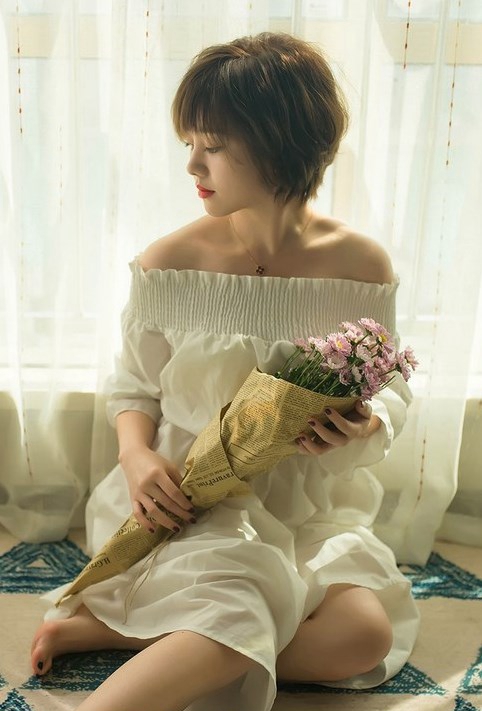 黑丝翘臀美女半裸超级巨乳高跟美腿制服诱惑写真