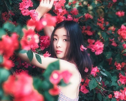 和服美女白色内衣半裸上阵丰满乳房性感美腚写真