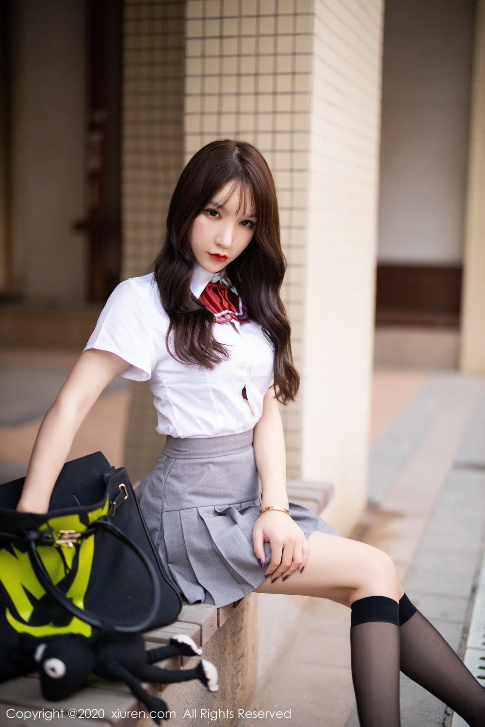 极品嫩模周于希学生装黑丝袜直男控福利摄影