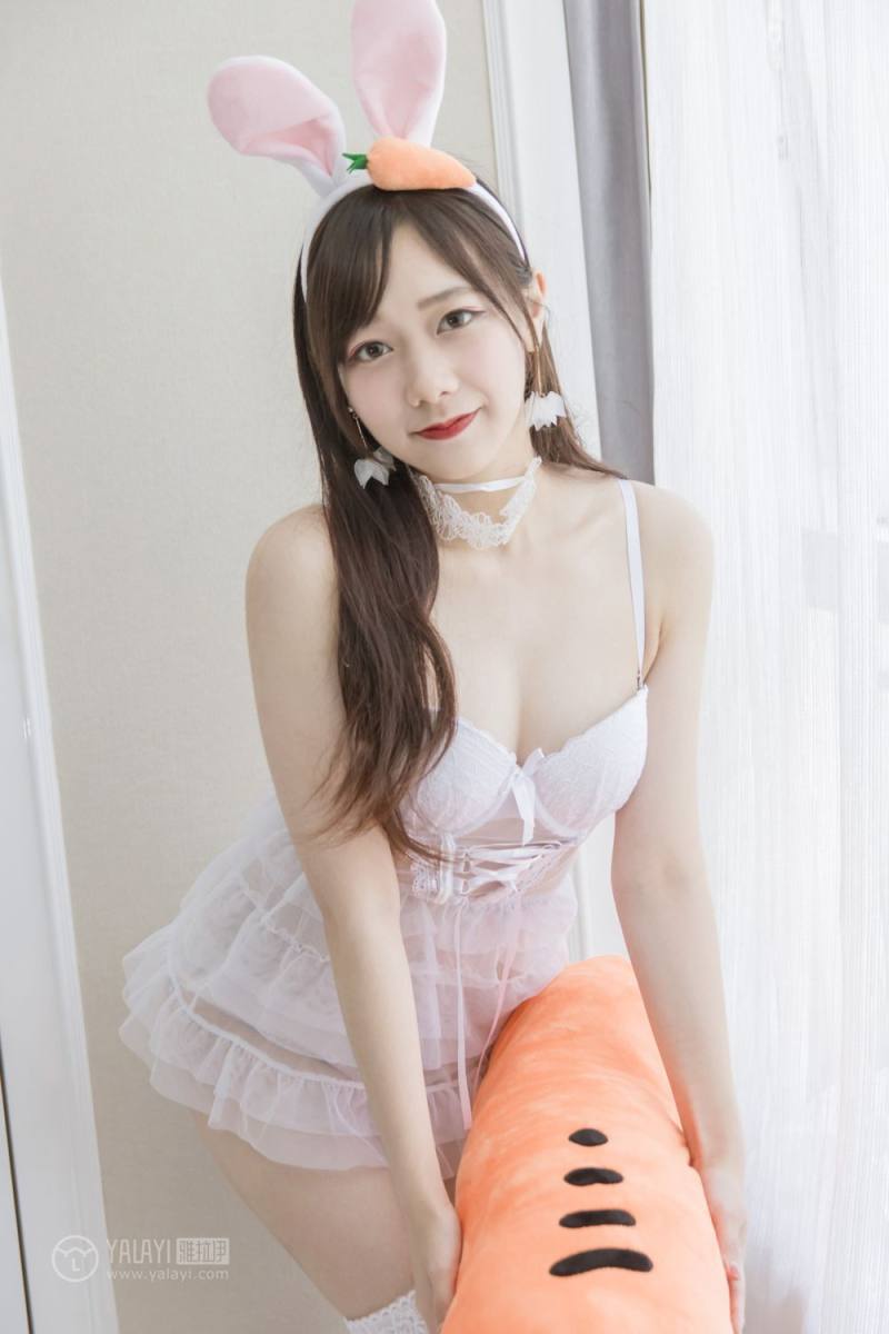 漂亮女朋友兔女郎制服诱惑白丝美腿养眼内衣福利写真
