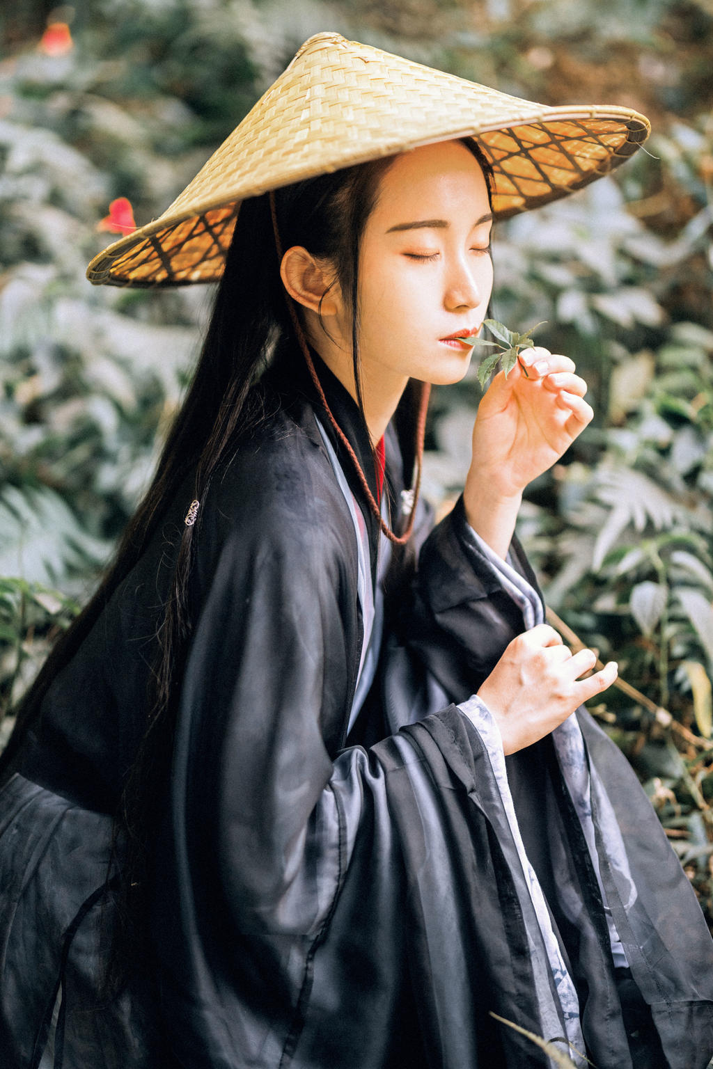 英姿飒爽的禁欲系女道士竹林里冷淡清幽古装摄影图集