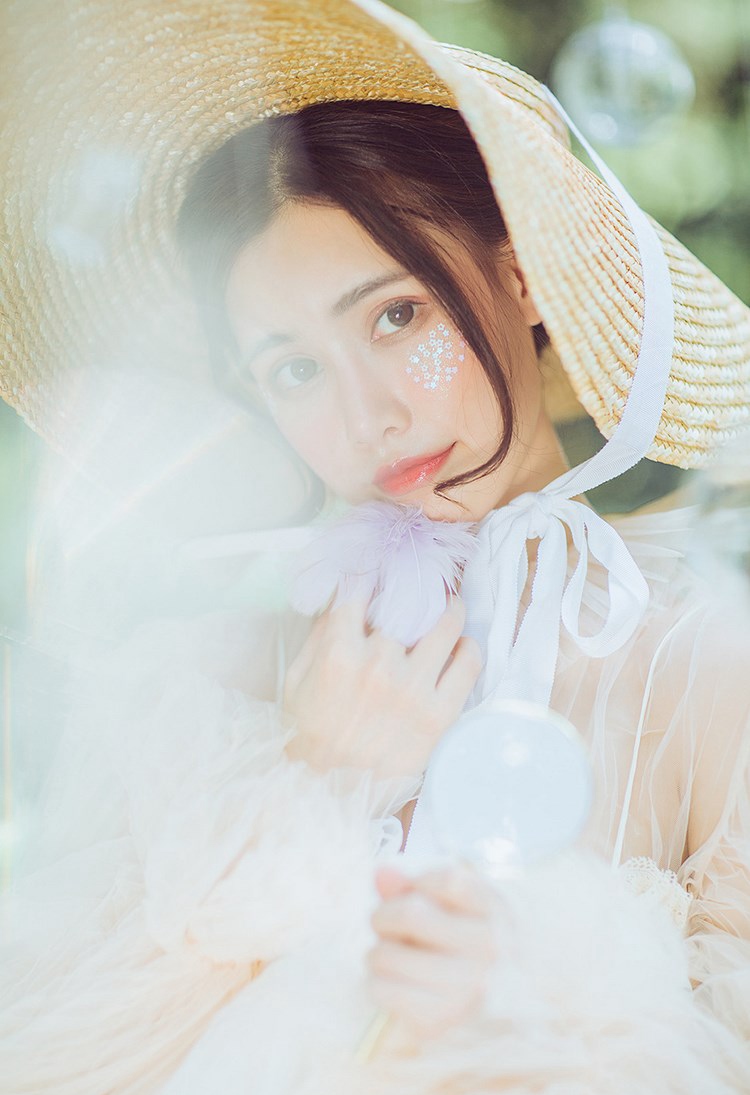 Beautyleg酷似Angelababy学生装丝袜美女
