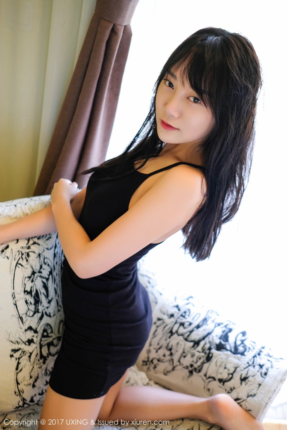 情趣制服美女齐臀超短裙翘臀黑丝美腿写真