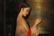 古风汉服美女阳光下养眼唯美侧颜杀时尚写真集