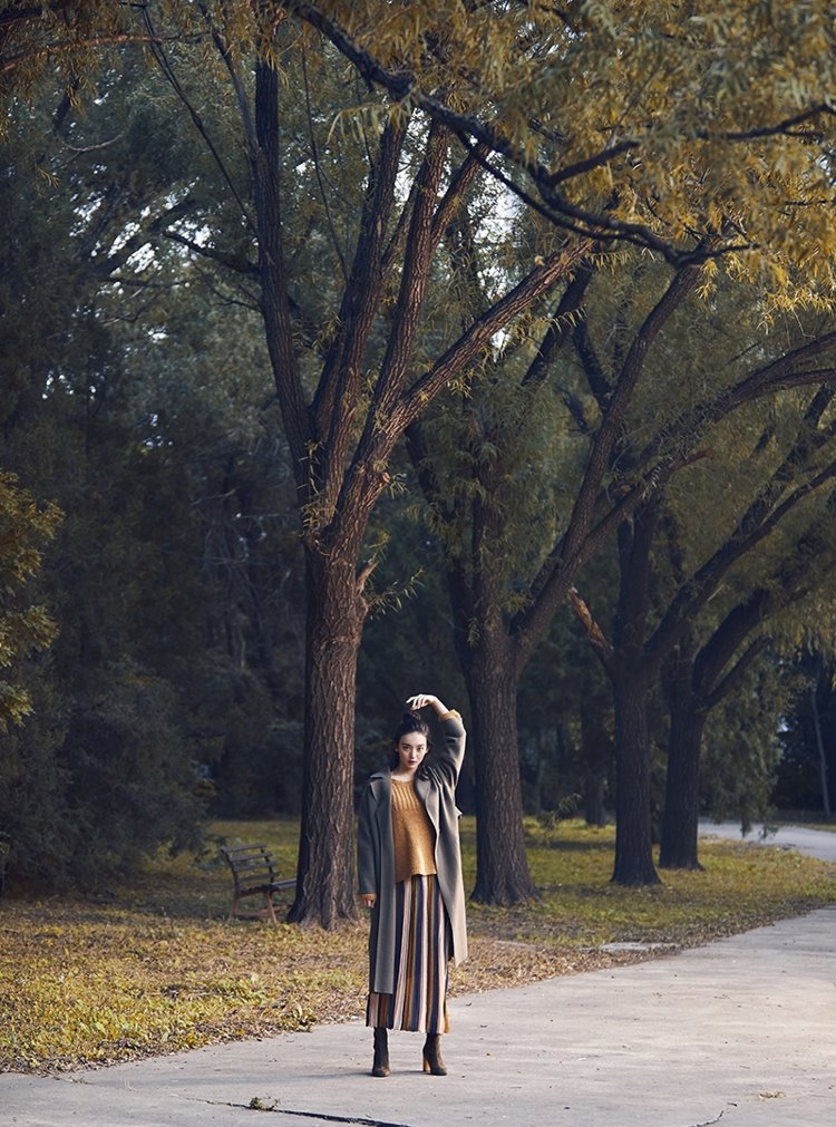 文艺自然美女尤靖茹唯美阳光秋季杂志明星写真图片