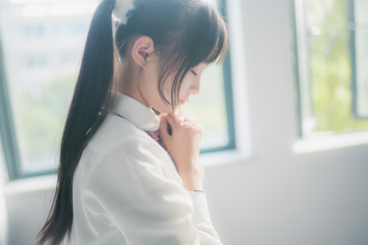 清纯养眼日系美女萌妹教室脱白丝大胆吸晴写真图片