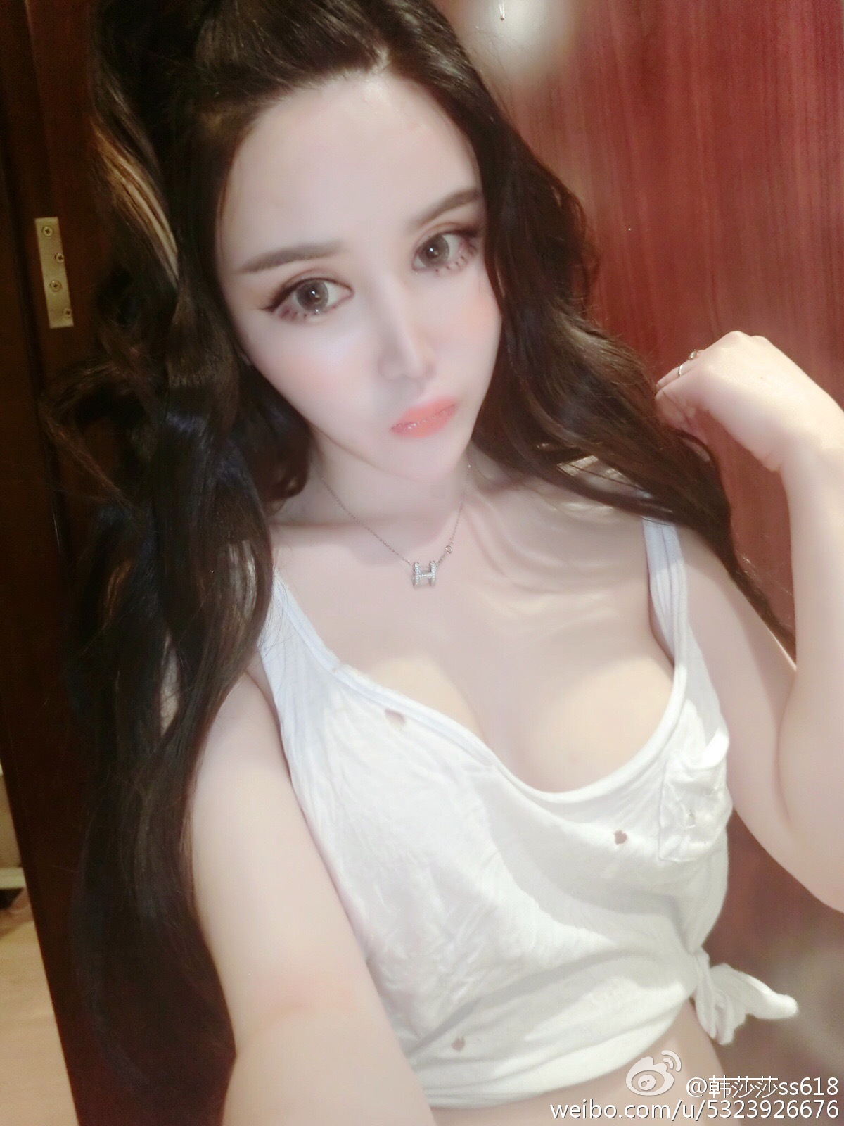 黑丝袜吊带美女性感车模
