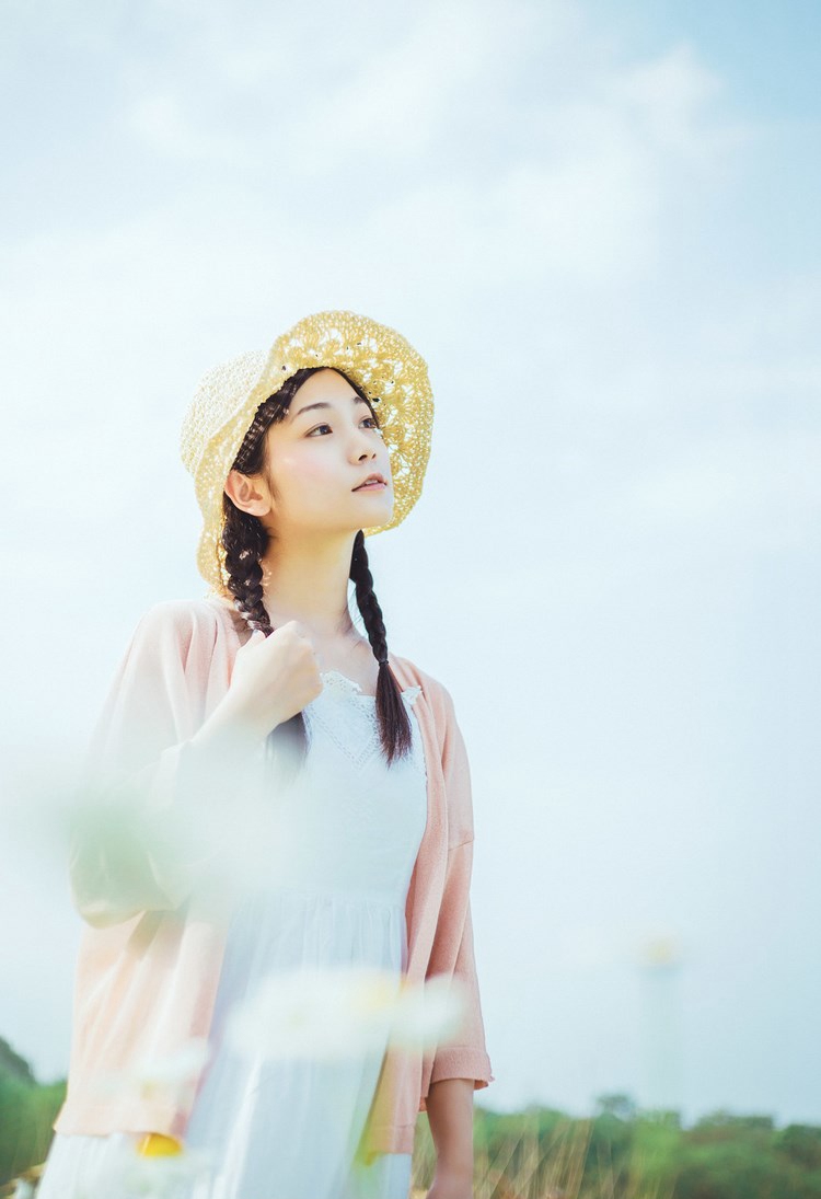 细腰长腿的午夜女人妩媚妖娆撕裂美女衣成熟自拍照