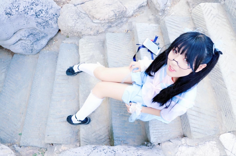 双马尾制服美女白丝美腿街拍软妹穿搭写真
