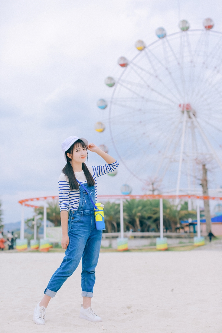 00后游乐园萝莉少女青涩稚嫩清纯写真图片